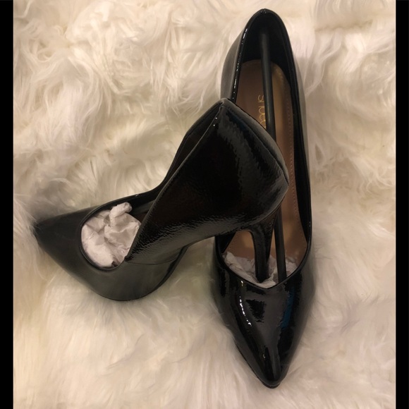 *Perfect For Fall* Black Pump - Picture 5 of 6